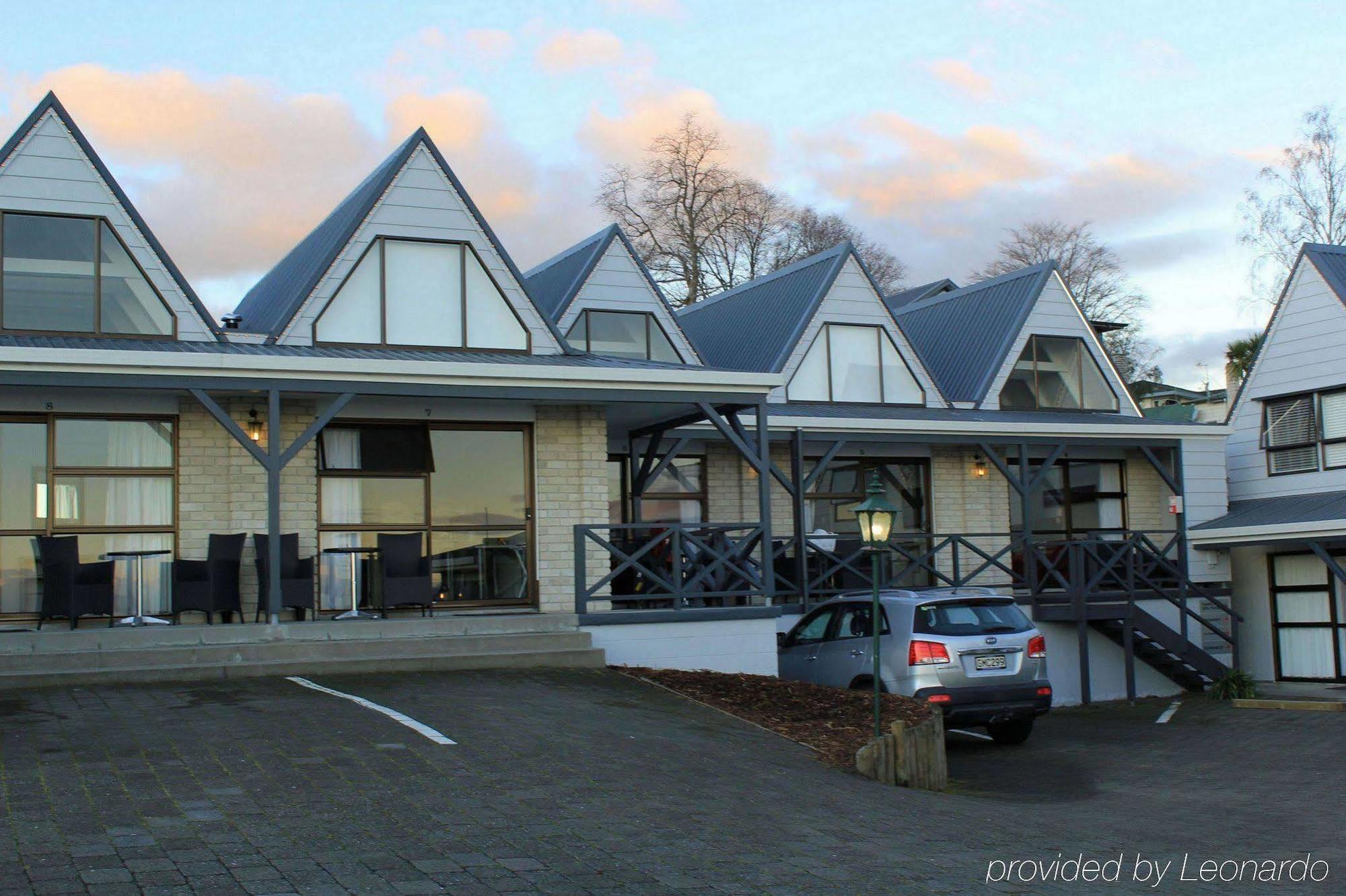Gables Lakefront Resort Таупо Екстериор снимка